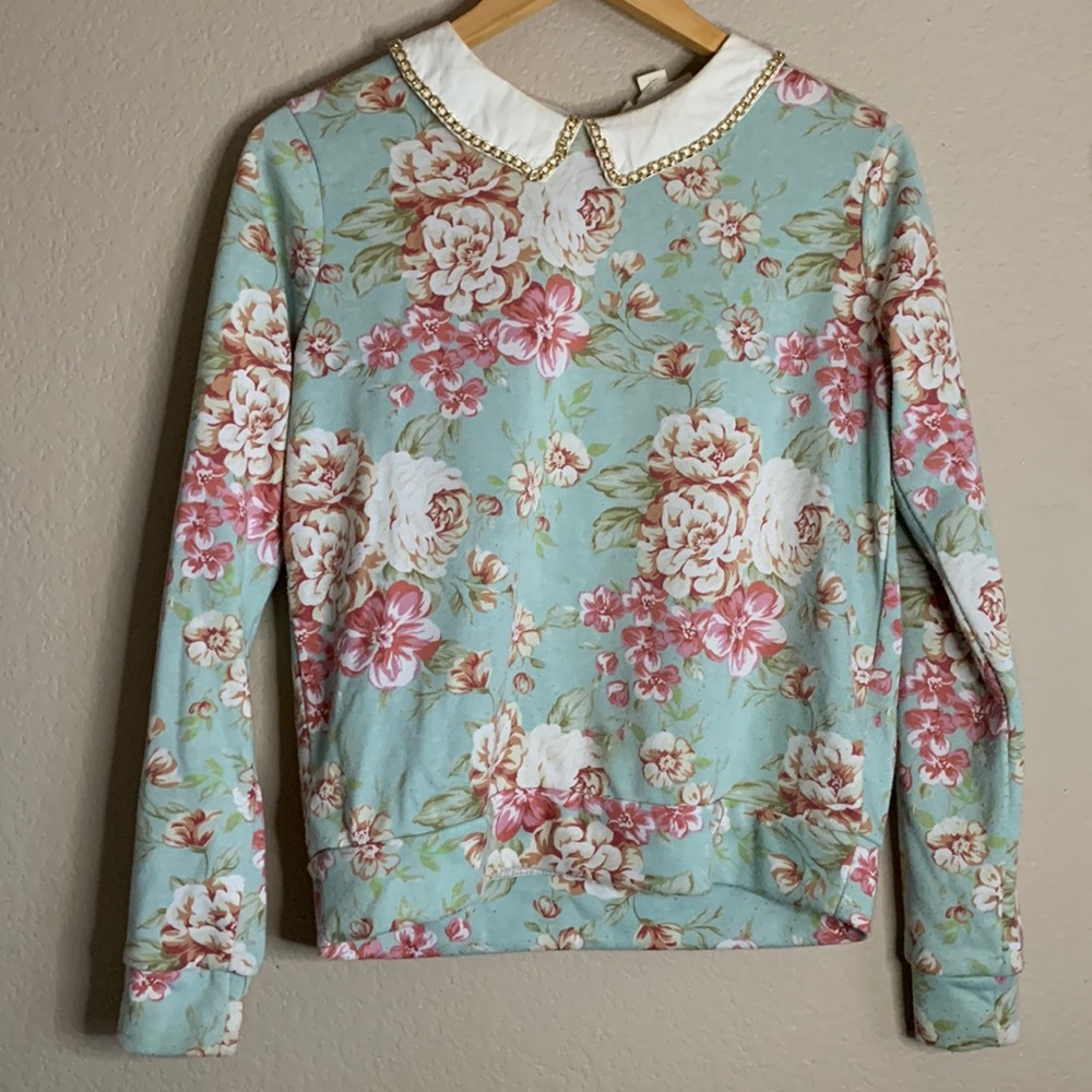 Cute detailed sweater